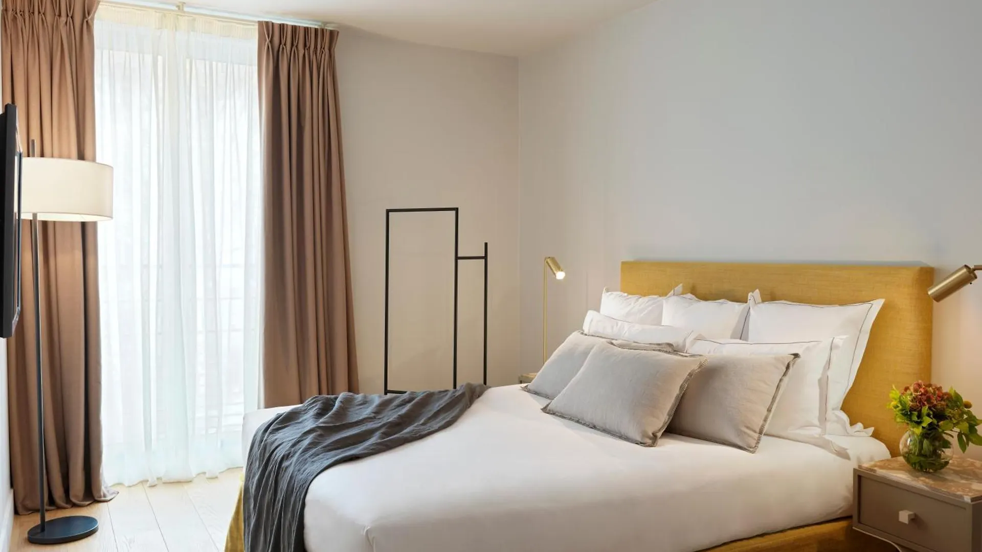 Hotel De Pourtales Paris