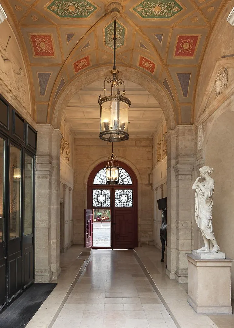 Hotel De Pourtales Paris 5*,