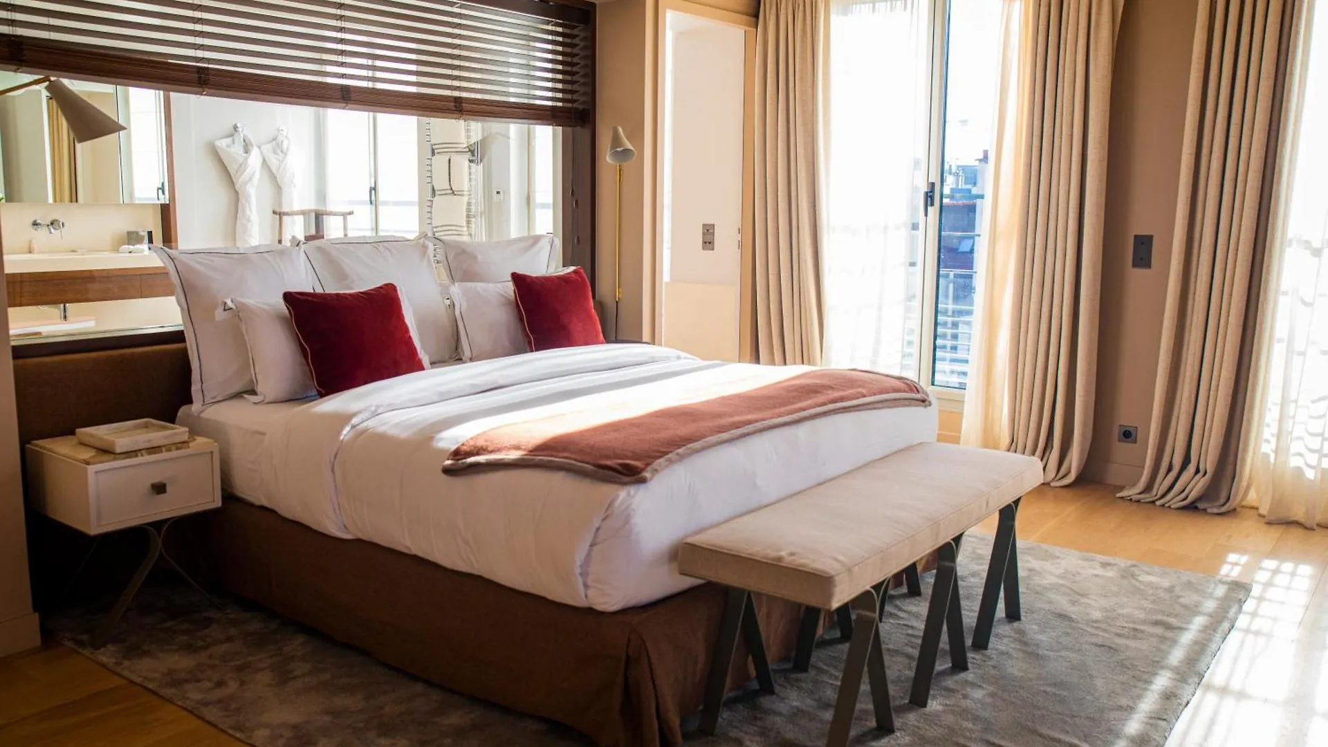 Hotel De Pourtales Paris 5*,